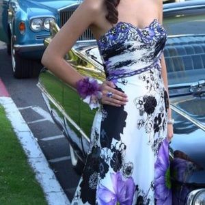 Stunning XS purple & white dress!